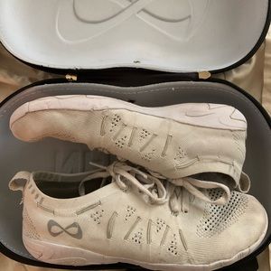 Nfinity flight cheer shoes size 5.5